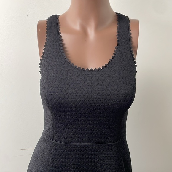 Club Monaco Cutout Mini Dress Taura Scallop Edge Sleeveless Cocktail Black 0 - Picture 2 of 12